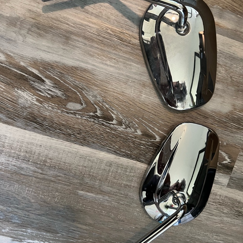 Harley-Davidson Chrome Right and Left mirror. New and never used